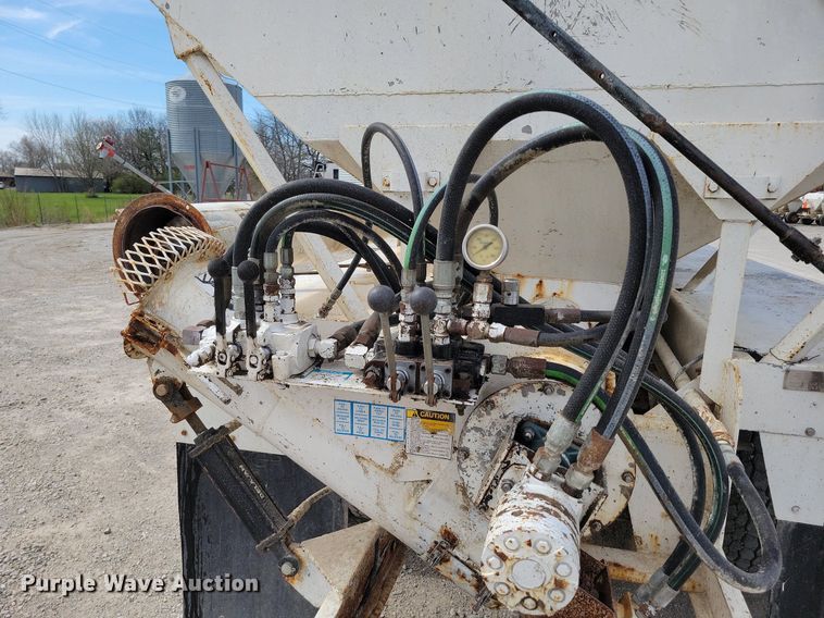 image for item DR7935 1999 Freightliner  FLD feed delivery truck