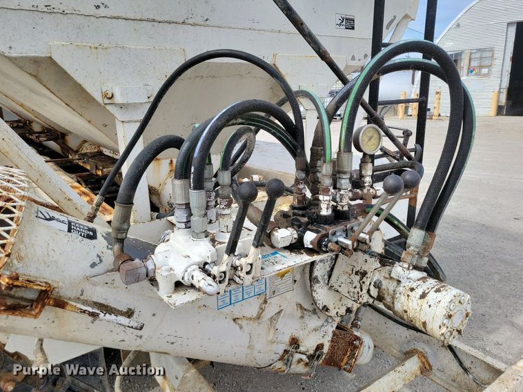 image for item DR7935 1999 Freightliner  FLD feed delivery truck