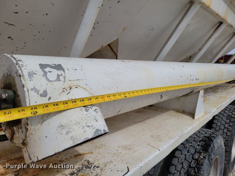 image for item DR7935 1999 Freightliner  FLD feed delivery truck