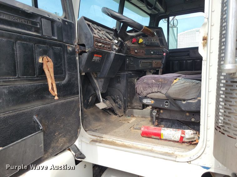 image for item DR7935 1999 Freightliner  FLD feed delivery truck