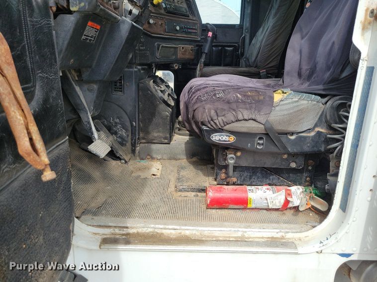 image for item DR7935 1999 Freightliner  FLD feed delivery truck