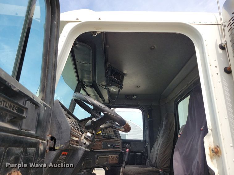 image for item DR7935 1999 Freightliner  FLD feed delivery truck