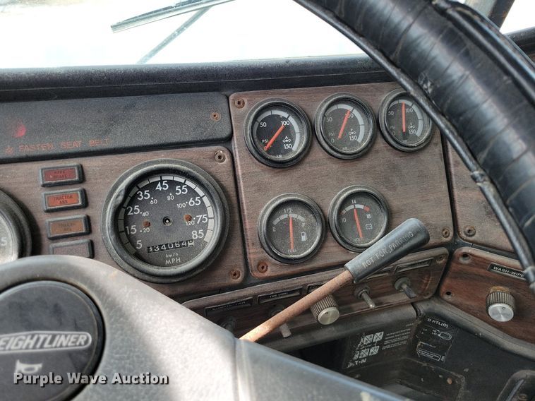 image for item DR7935 1999 Freightliner  FLD feed delivery truck