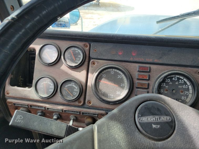 image for item DR7935 1999 Freightliner  FLD feed delivery truck