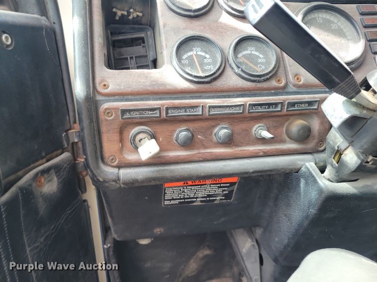 image for item DR7935 1999 Freightliner  FLD feed delivery truck