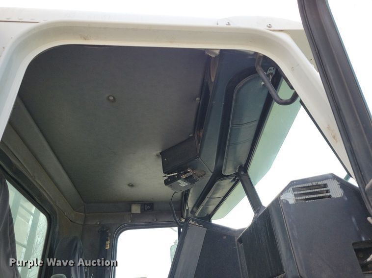 image for item DR7935 1999 Freightliner  FLD feed delivery truck