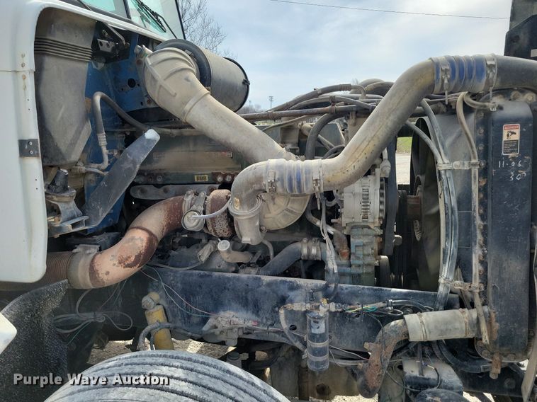 image for item DR7935 1999 Freightliner  FLD feed delivery truck