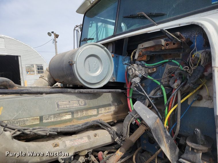 image for item DR7935 1999 Freightliner  FLD feed delivery truck