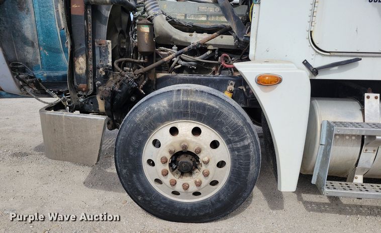 image for item DR7935 1999 Freightliner  FLD feed delivery truck