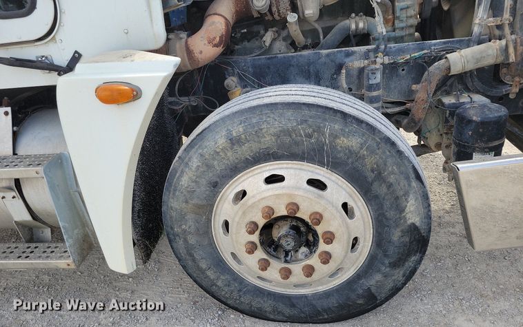 image for item DR7935 1999 Freightliner  FLD feed delivery truck