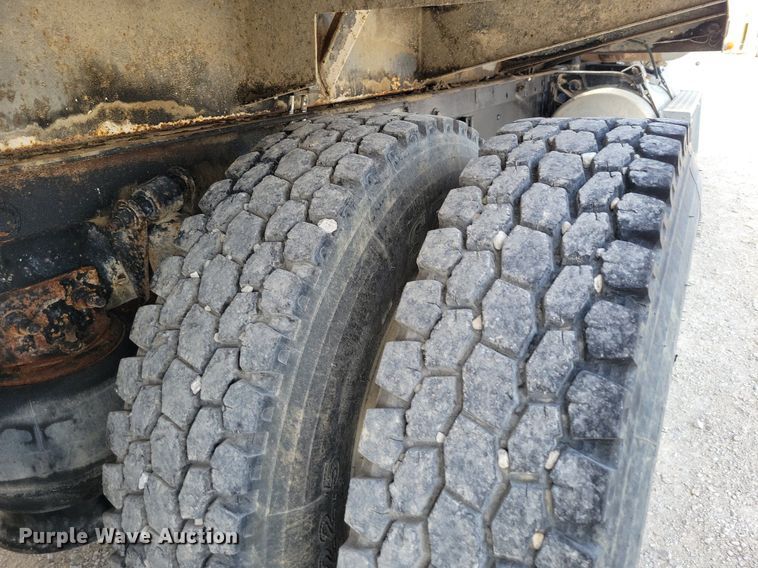 image for item DR7935 1999 Freightliner  FLD feed delivery truck