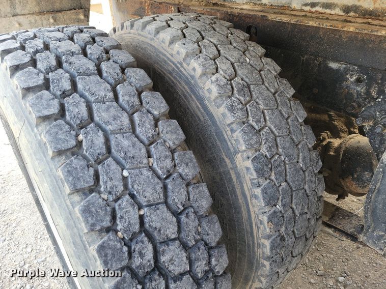 image for item DR7935 1999 Freightliner  FLD feed delivery truck