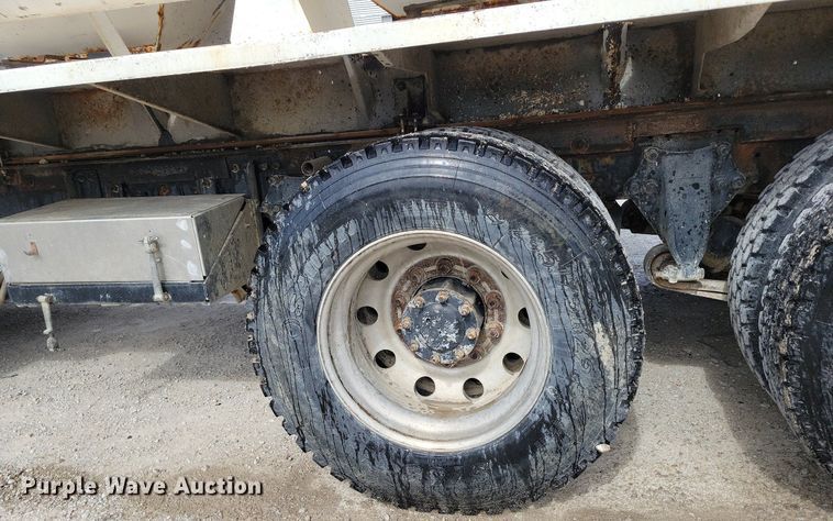 image for item DR7935 1999 Freightliner  FLD feed delivery truck