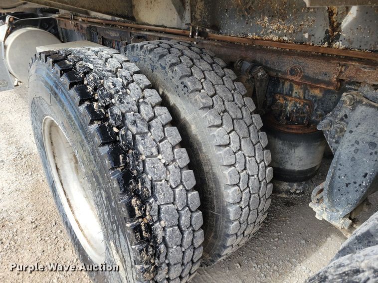 image for item DR7935 1999 Freightliner  FLD feed delivery truck