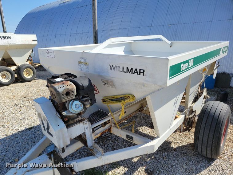 image for item DR7938 Willmar  Super 200 spreader