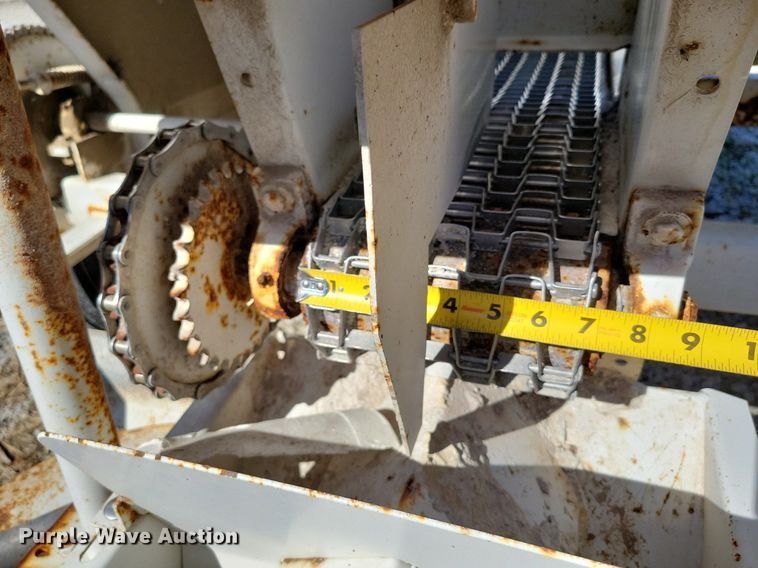 image for item DR7938 Willmar  Super 200 spreader