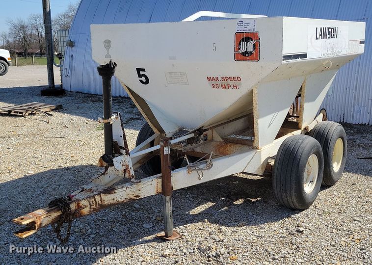 image for item DR7939 Willmar 500 spreader