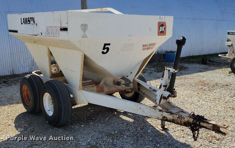 image for item DR7939 Willmar 500 spreader