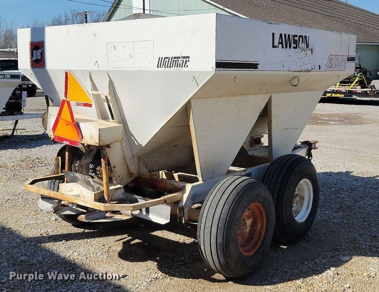 image for item DR7939 Willmar 500 spreader