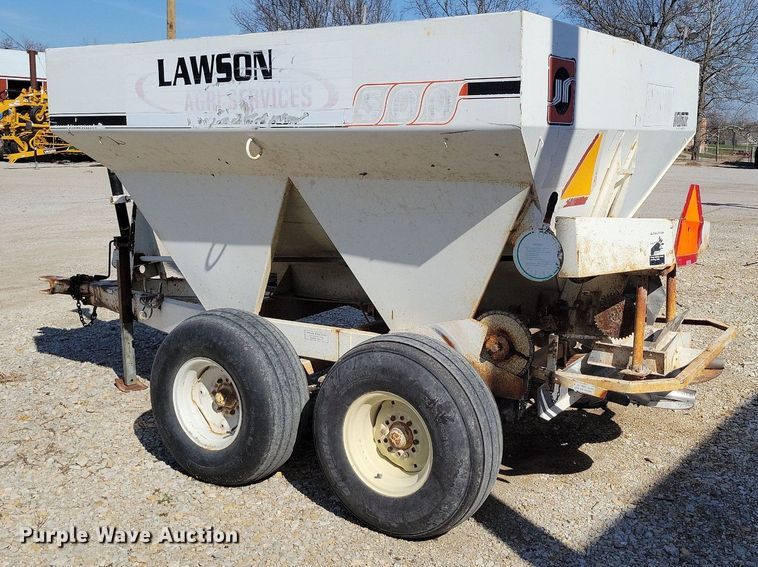 image for item DR7939 Willmar 500 spreader