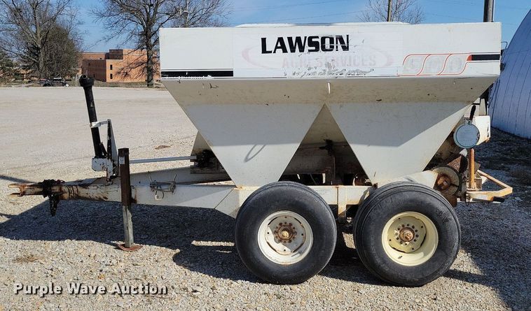 image for item DR7939 Willmar 500 spreader