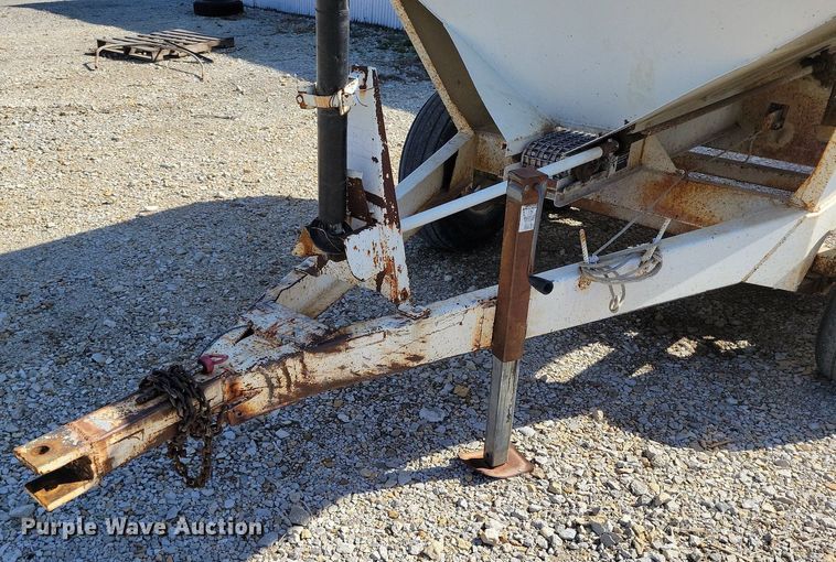 image for item DR7939 Willmar 500 spreader