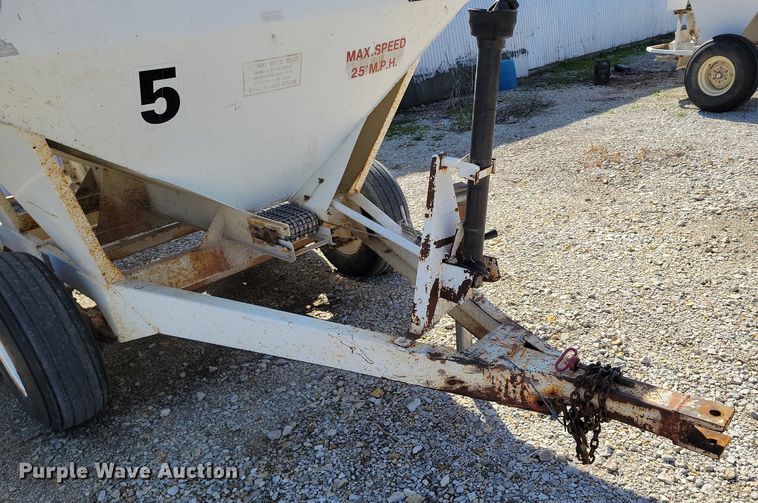 image for item DR7939 Willmar 500 spreader