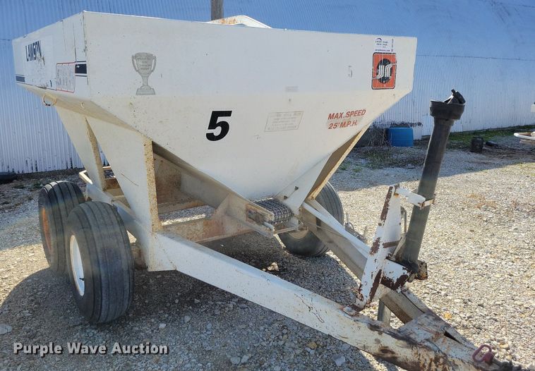 image for item DR7939 Willmar 500 spreader