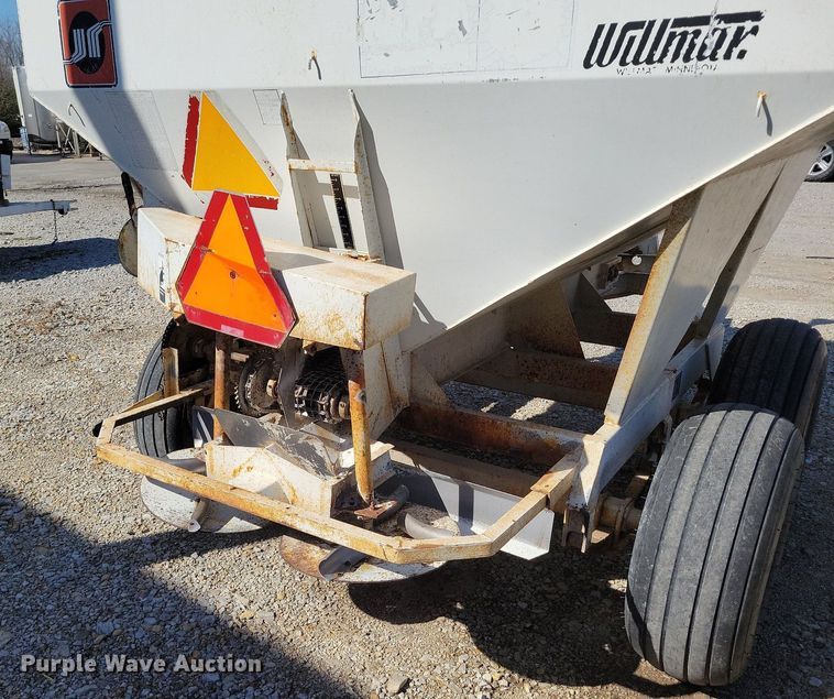 image for item DR7939 Willmar 500 spreader