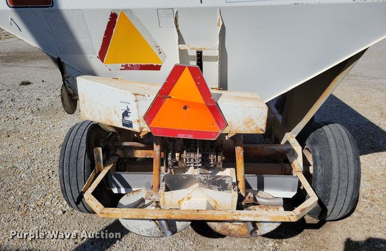 image for item DR7939 Willmar 500 spreader