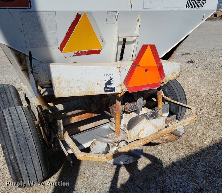 image for item DR7939 Willmar 500 spreader
