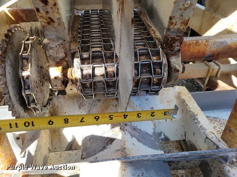 image for item DR7939 Willmar 500 spreader