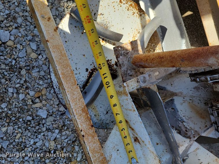 image for item DR7939 Willmar 500 spreader