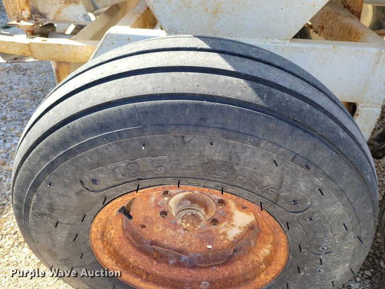 image for item DR7939 Willmar 500 spreader