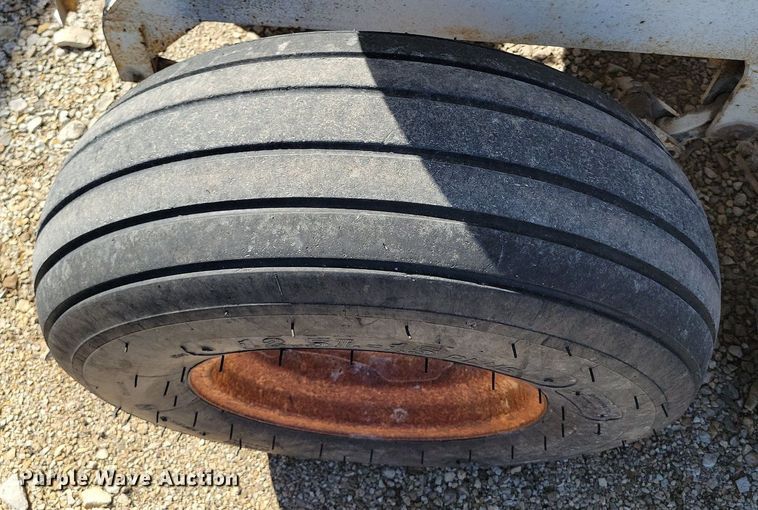 image for item DR7939 Willmar 500 spreader