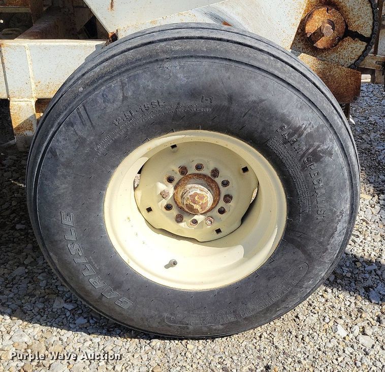 image for item DR7939 Willmar 500 spreader