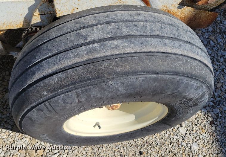 image for item DR7939 Willmar 500 spreader