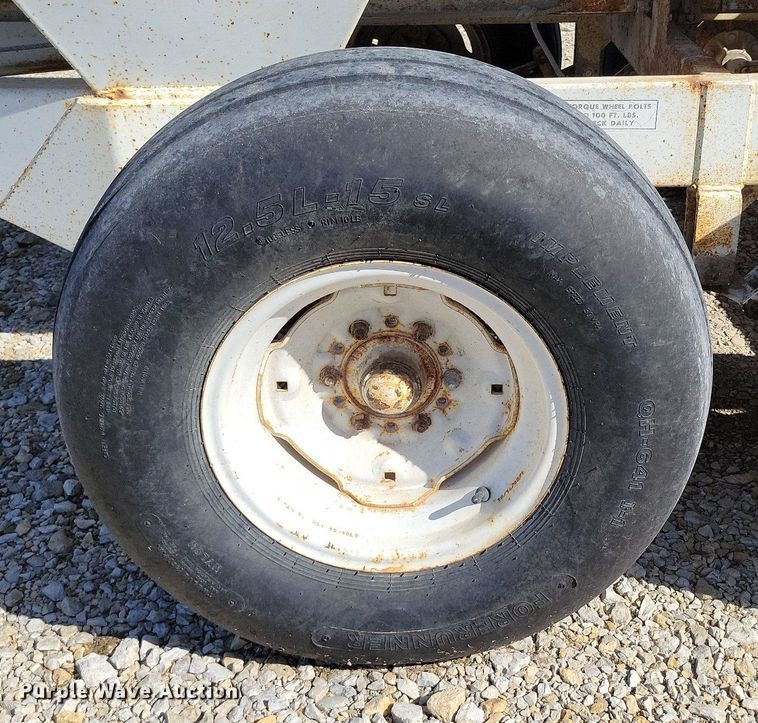 image for item DR7939 Willmar 500 spreader