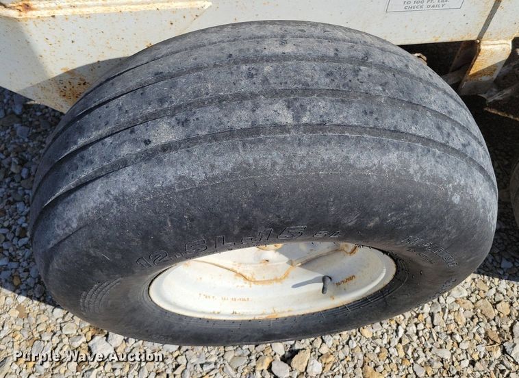 image for item DR7939 Willmar 500 spreader