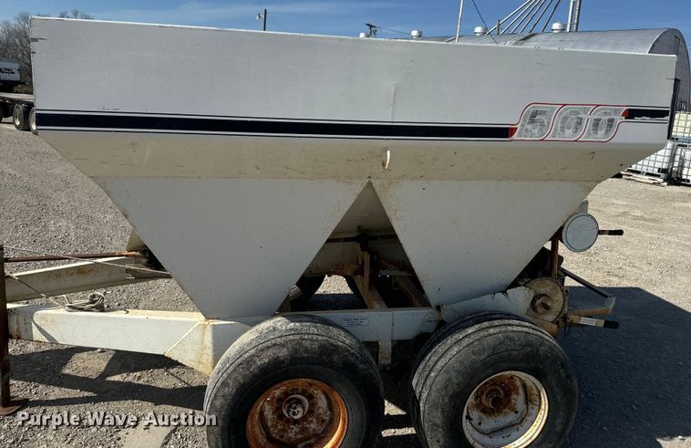 image for item DR7940 Wilmar 500 spreader