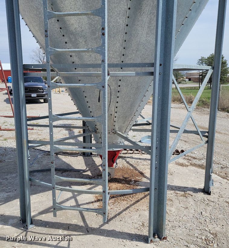 image for item DR7941 AP grain bin
