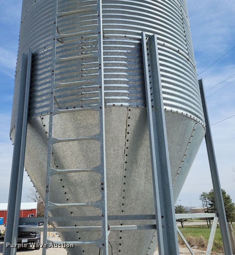 image for item DR7941 AP grain bin