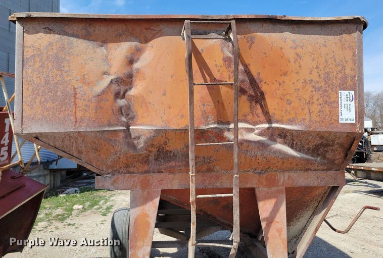 image for item DR7942 Gravity wagon