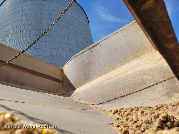 image for item DR7942 Gravity wagon