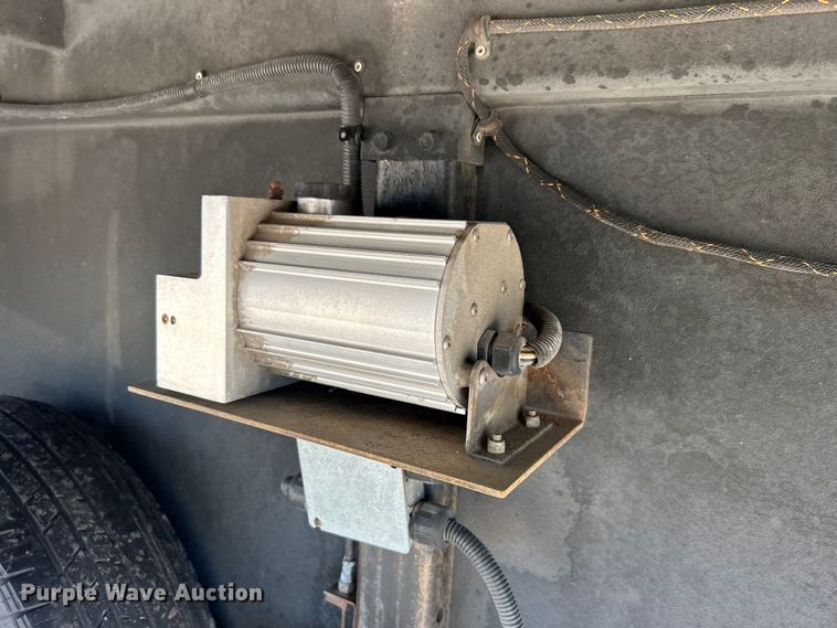 image for item EG1450 2008 Sundowner Trailers, Inc. horse trailer