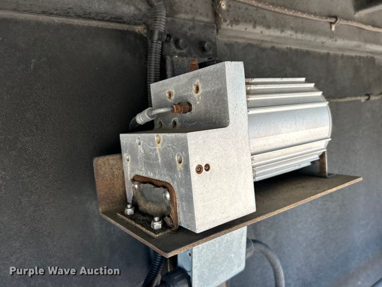 image for item EG1450 2008 Sundowner Trailers, Inc. horse trailer