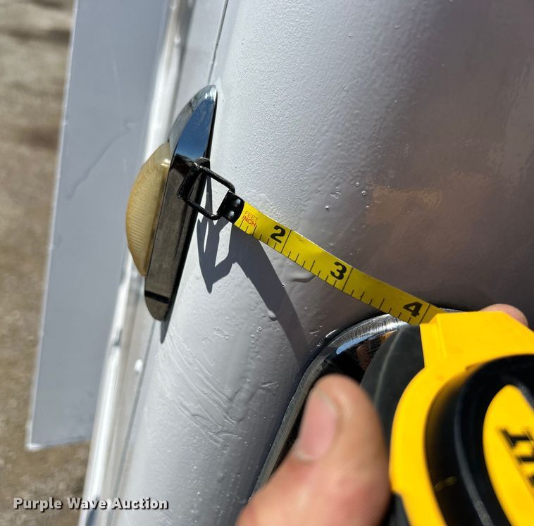 image for item EG1450 2008 Sundowner Trailers, Inc. horse trailer