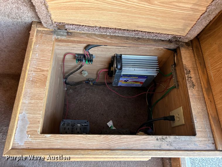 image for item EG1450 2008 Sundowner Trailers, Inc. horse trailer