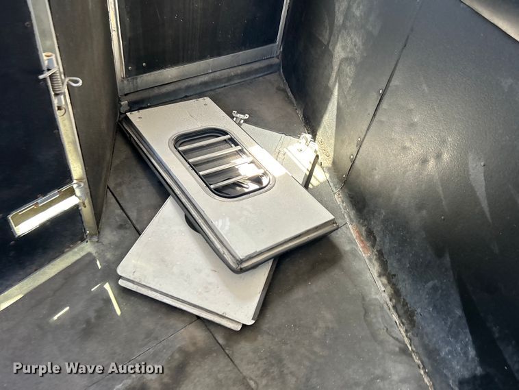 image for item EG1450 2008 Sundowner Trailers, Inc. horse trailer