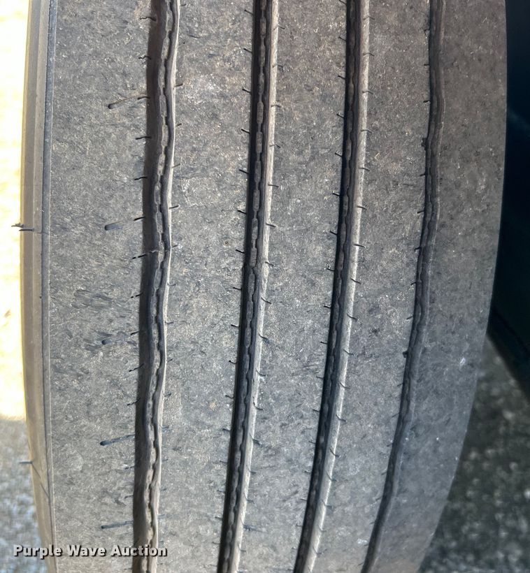 image for item EG1450 2008 Sundowner Trailers, Inc. horse trailer